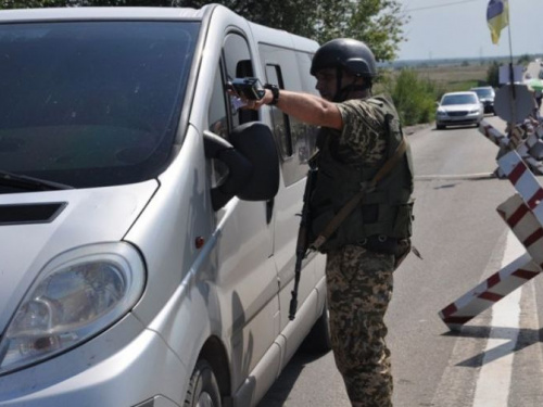 Через КПВВ на Донбассе на этой неделе ежедневно не пропускают около 20 человек