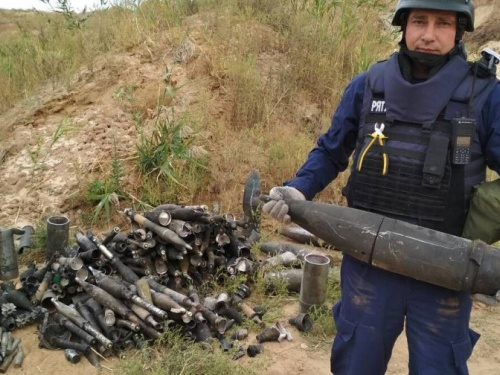 "Эхо" пожара на складах боеприпасов на Донетчине: пиротехники собрали в округе  440 взрывоопасных предметов