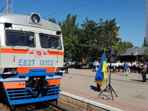 Обновленные пригородные электропоезда отправились сегодня из Мариуполя (ФОТО)