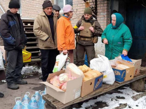 Мешканців Опитного запезпечили водою, харчами та ліками