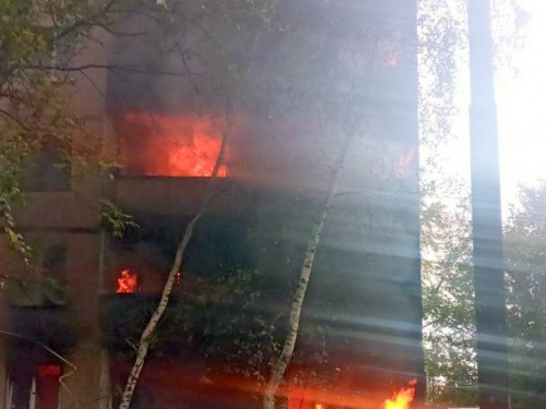 В Авдіївці горить багатоповерхівка (ФОТО)