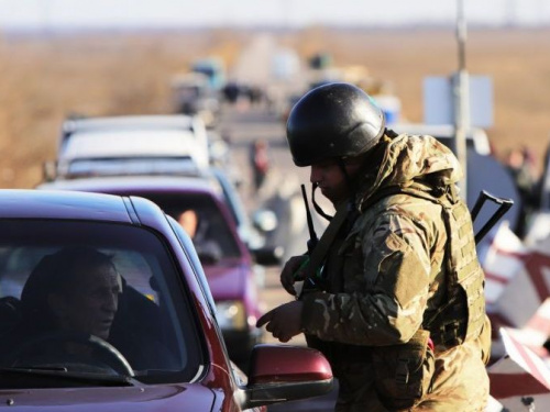 Сьогодні вступає в силу новий Порядок перетину лінії розмежування на Донбасі: що потрібно знати