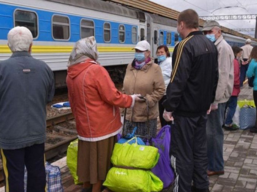 Новые ограничения на транспорте: пассажиры делать "ковидные" документы не спешат, а перевозчики считают убытки