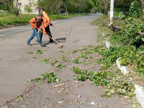 Новий день - нові виклики: працівники КП "СЄЗ " вийшли ліквідувати наслідки масованого обстрілу міста