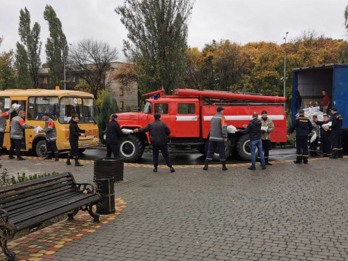 Рятувальники розвантажили близько 100 тонн гуманітарної допомоги для мешканців Донеччини