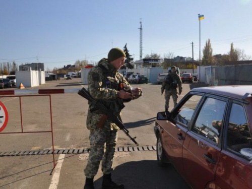 В КПВВ Донетчины образовались очереди из желающих пересечь линию разграничения