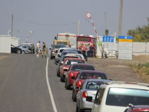 На КПВВ фиксируют большое скопление транспорта