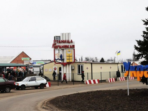 В КПВВ Донбасса застряли более двухсот авто