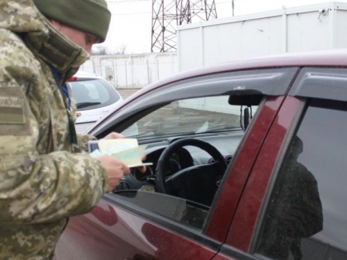 На донбасских пунктах пропуска задержали за документы и возможное участие в НВФ