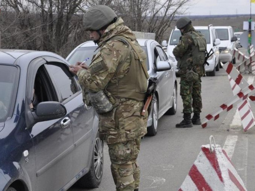 Утром 28 марта большие очереди зафиксированы у двух донбасских КПВВ