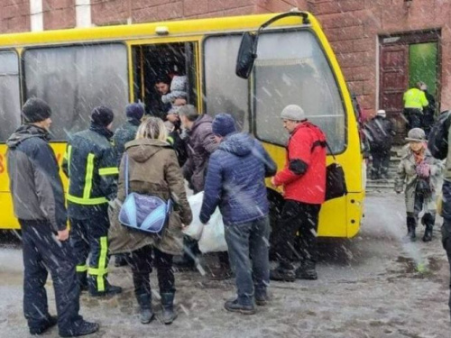 Продовжується евакуація з Авдіївки