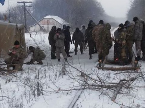 На Донбассе продолжается блокада ж/д-путей, в результате Славянская ТЭС перешла на аварийный режим работы