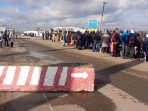 На КПВВ в зоне АТО: очереди и смерти