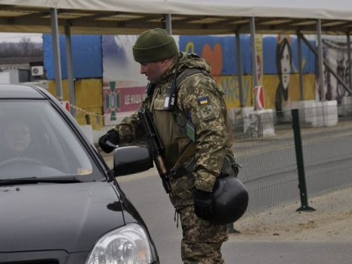 У КПВВ Донетчины проезда ожидают более трехсот авто