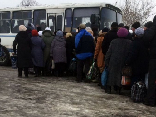 Зима пришла "внезапно" и ухудшила условия на КПВВ (ФОТО)