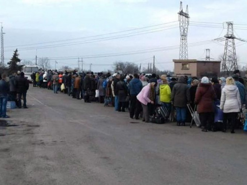 Пограничники начали использовать на КПВВ новую базу данных и это отразилось на очередях