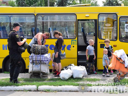 Поліція Донеччини розпочала операцію з порятунку дітей: пропонують евакуацію та житло