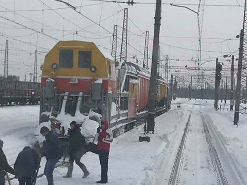 Железнодорожники Донбасса дают бой непогоде (ФОТО)