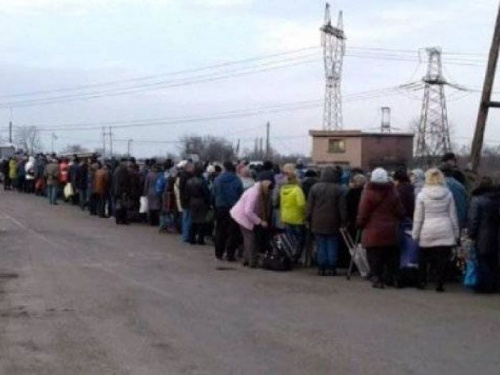 Утро на КПВВ на Донбассе: где самые большие очереди