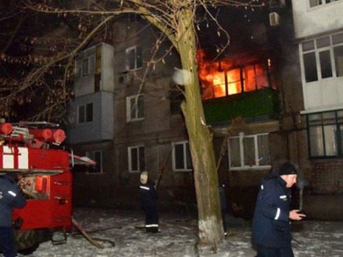 Полицейские спасли жителей горящей многоэтажки в Авдеевке