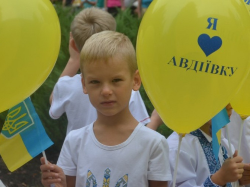 Над Авдеевкой торжественно подняли флаг Украины (ФОТОФАКТ)