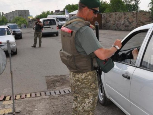 На КПВВ растут очереди из желающих въехать на подконтрольную украинским властям территорию