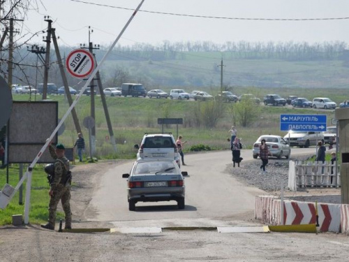 Донбасские пункты пропуска в воскресенье пересекали реже, чем в субботу