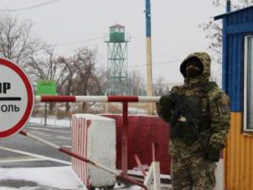 Ситуация на КПВВ: пограничникам активно предлагают взятки за пересечение линии разграничения без очереди