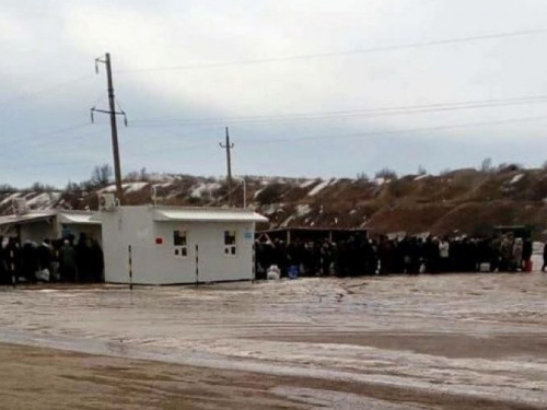 На одном из донбасских КПВВ возникли большие проблемы