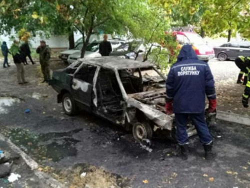 На Донетчине ночью в припаркованной машине сгорел человек