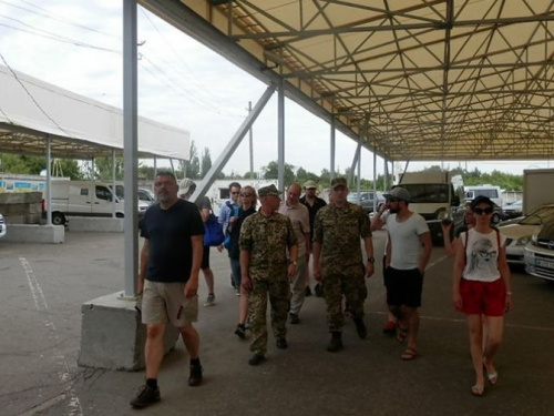 КПВВ на Донбассе заинтересовали группу ученых (ФОТО)