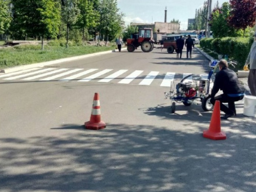 В Авдеевке опробовали новую машину для разметки дорог (ФОТОФАКТ)