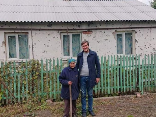 В донбасском прифронтовом поселке Опытное сгорела баба Маша: гражданских «киборгов» стало меньше