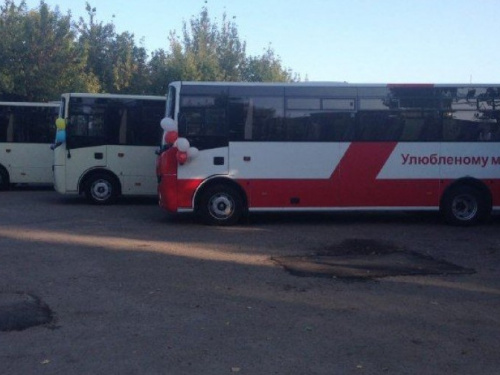 На день города Авдеевке подарили 3 автобуса (ФОТО)