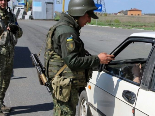 Охота на блокпостах: в Покровской оперзоне задержаны боевики и оружие (ФОТО)