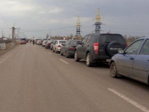 Сводка с КПВВ: огромные очереди и взятка у «Марьинки», задержание в «Майорске»