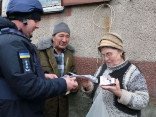 Спасатели Донетчины продолжают оказывать помощь жителям прифронтового Водяного