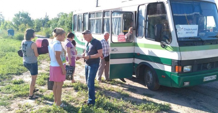 На Донетчине социальный автобус связал два прифронтовых поселка с цивилизацией