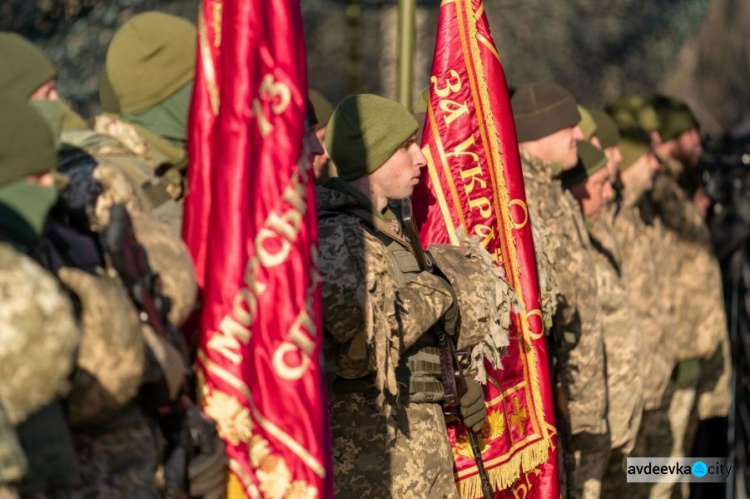 Президент в зоне проведения ООС на Донетчине поздравил военных с Днем ВСУ (ФОТО)