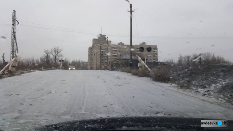 Авдеевка: непривычная тишина, непогода и новые фото