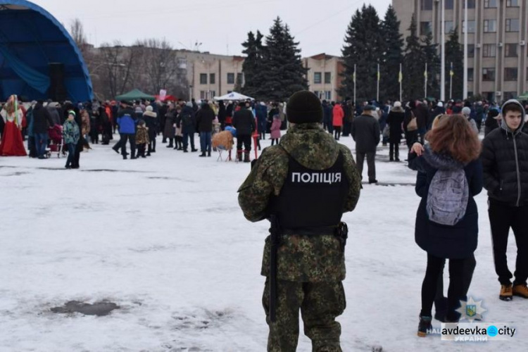 Более 7 тысяч человек массово праздновали Масленицу на подконтрольной части Донетчины (ФОТО)