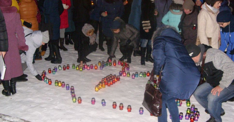 Авдіївка вшанувала пам’ять жертв Голодомору (СВІТЛИНИ)