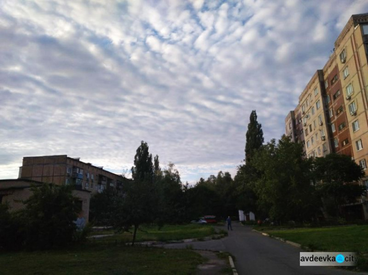 Красоты вечернего неба над городом у линии фронта. ФОТОФАКТ