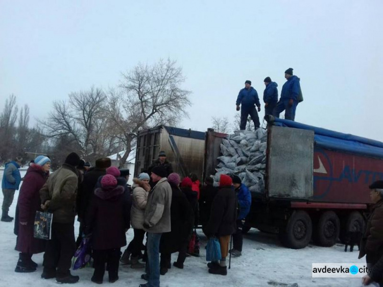 ADRA Ukraine обеспечила углем почти 1300 семей в "серой зоне" на Донбассе (ФОТО)