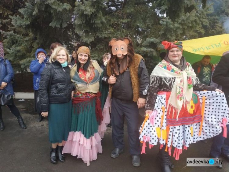 Масленичный разгуляй: Авдеевка весело встречала весну (ФОТОРЕПОРТАЖ)