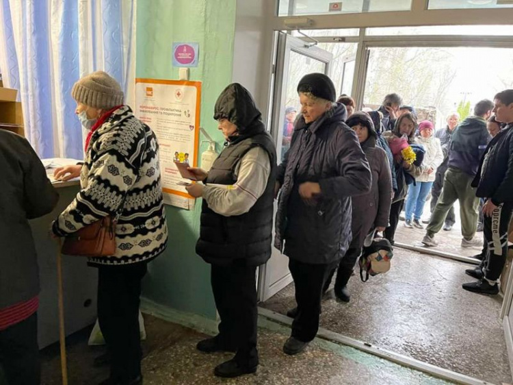 Мешканці Авдіївки отримали гуманітарну допомогу від благодійників (ФОТОФАКТ)