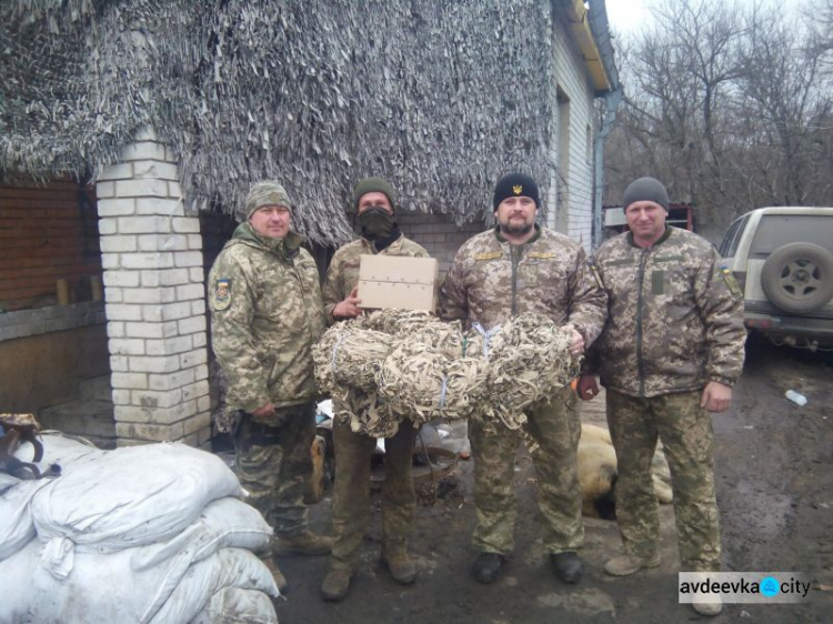 Защитников Авдеевки снабдили варениками, маскировкой и балаклавами (ФОТО)