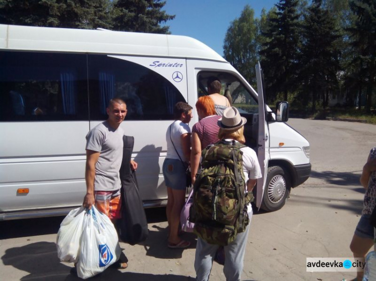 Авдеевские «симики» совершили рейд по прифронтовым поселкам и передали помощь защитникам