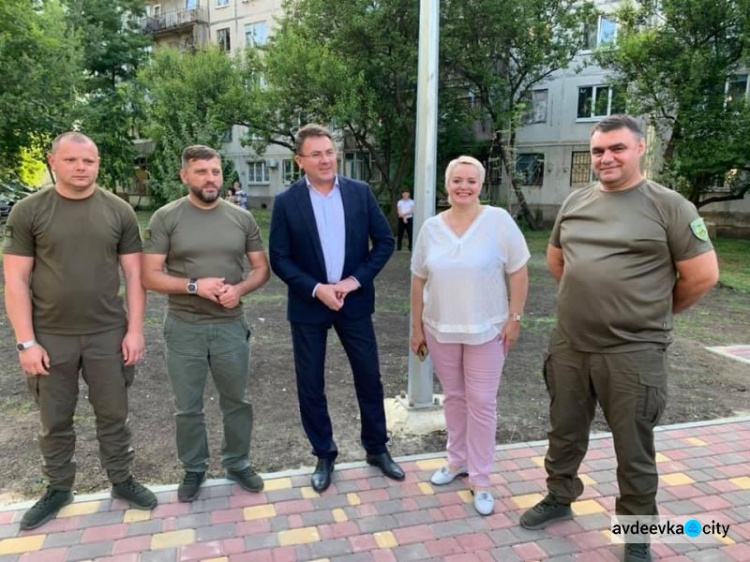 Еще одна суперпрочная площадка для детворы появилась в Авдеевке (ВИДЕО)