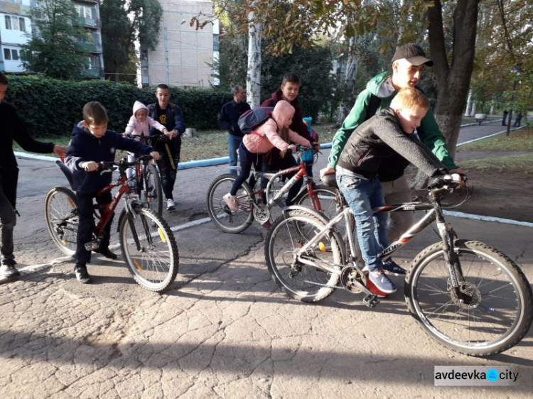 Авдеевские школьники поддержали День без автомобилей (ФОТО)